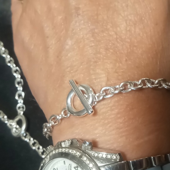 Toggle clasp circle Link necklace & bracelet set. - Picture 8 of 10